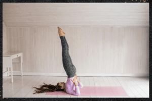 Read more about the article Sarvangasana/ सर्वांगासन एक उल्टा आसन, जिसमें आपका शरीर कंधों पर टिका होता है।