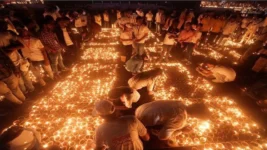 Read more about the article Festival of lights: राम मंदिर अभिषेक के बाद सरयू के तट पर 25 लाख दीयों के साथ गिनीज वर्ल्ड रिकॉर्ड स्थापित