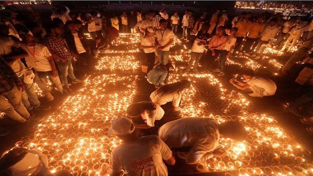 You are currently viewing Festival of lights: राम मंदिर अभिषेक के बाद सरयू के तट पर 25 लाख दीयों के साथ गिनीज वर्ल्ड रिकॉर्ड स्थापित