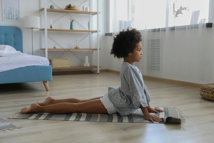 Bhujangasana, जिसे कोबरा पोज़ भी कहा जाता है